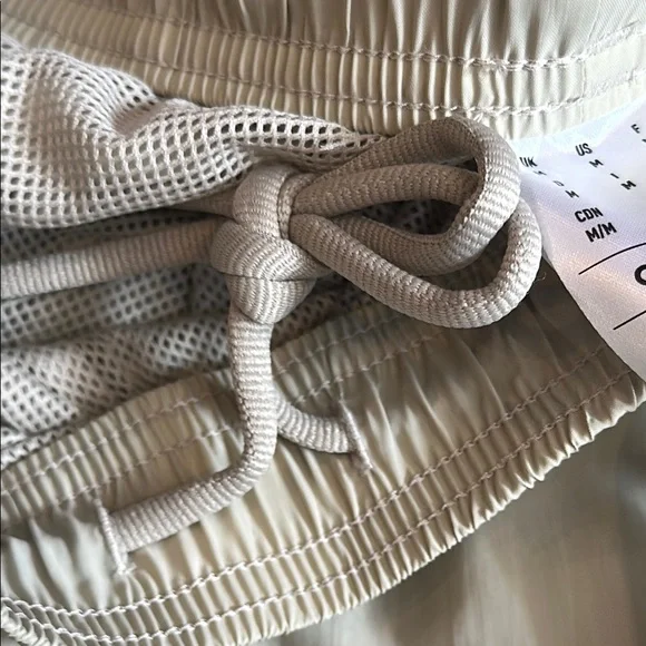 NWT Adidas Men’s Tiro Woven Track Pants Putty Grey Size M - Picture 4 of 9